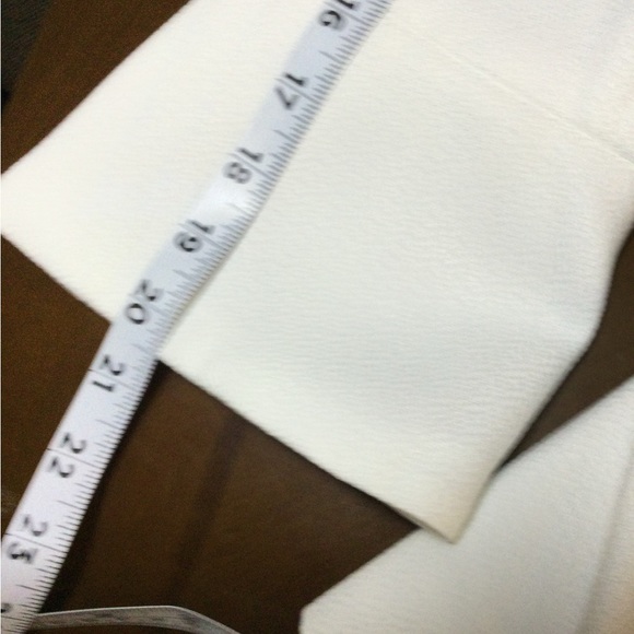 Emily woman’s White Suit Size 6. NWT - Picture 4 of 14